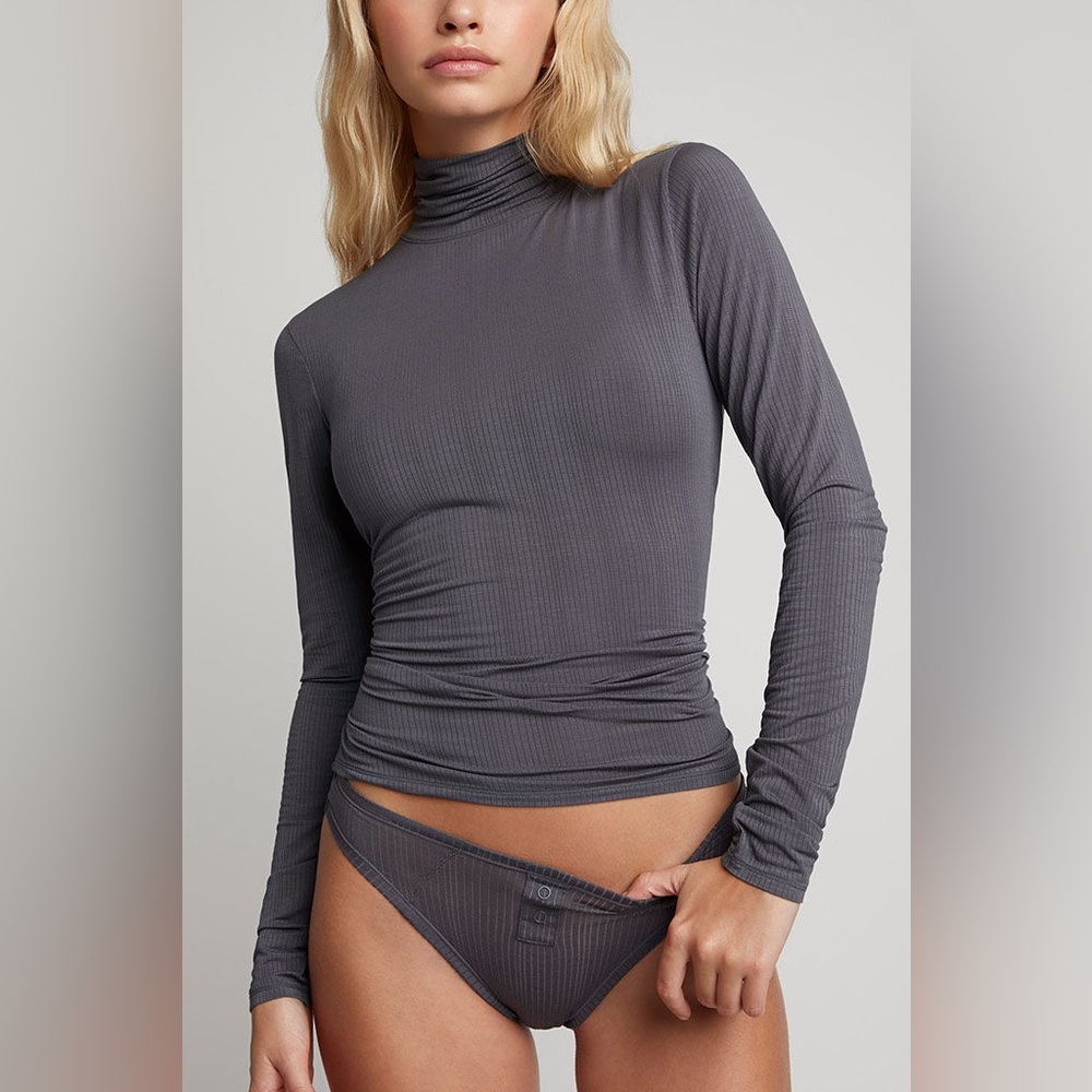 Negative Underwear Whipped Turtleneck in Charcoal Size Small